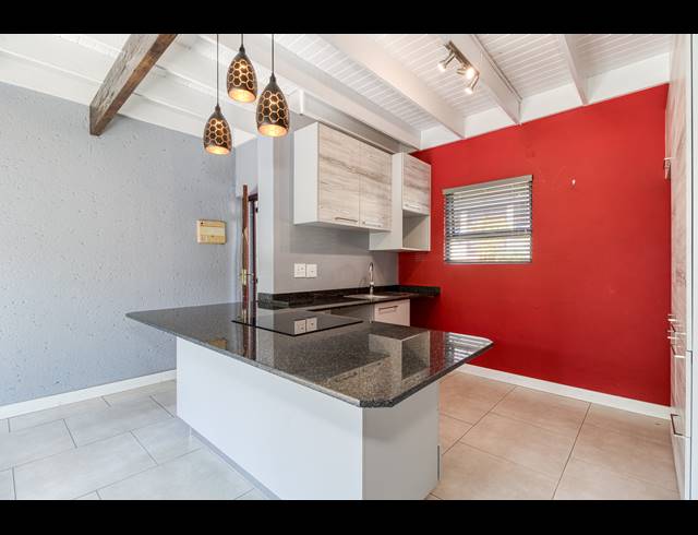 2 BEDROOM SECTIONAL TITLE RENTED IN SHARONLEA